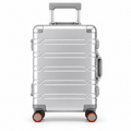 Valise cabine aluminium Escale argent, vue de face