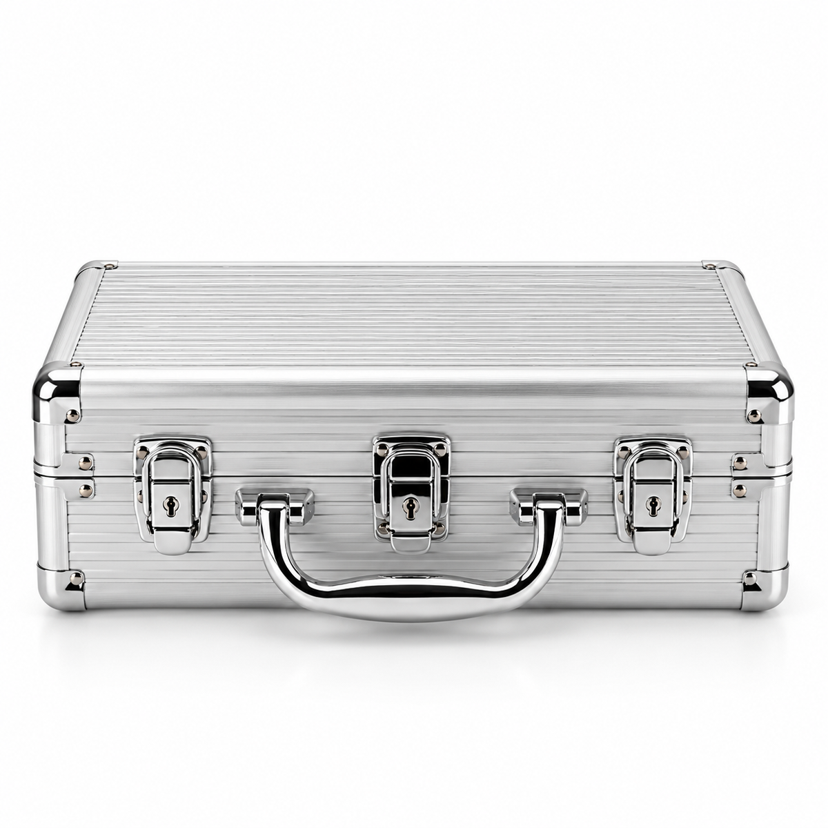 Mini-valise en aluminium, vue de face rapprochée
